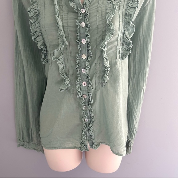 JP and Mattie Green Ruffles Blouse Mother of Pearl Buttons Size Medium - Picture 3 of 12
